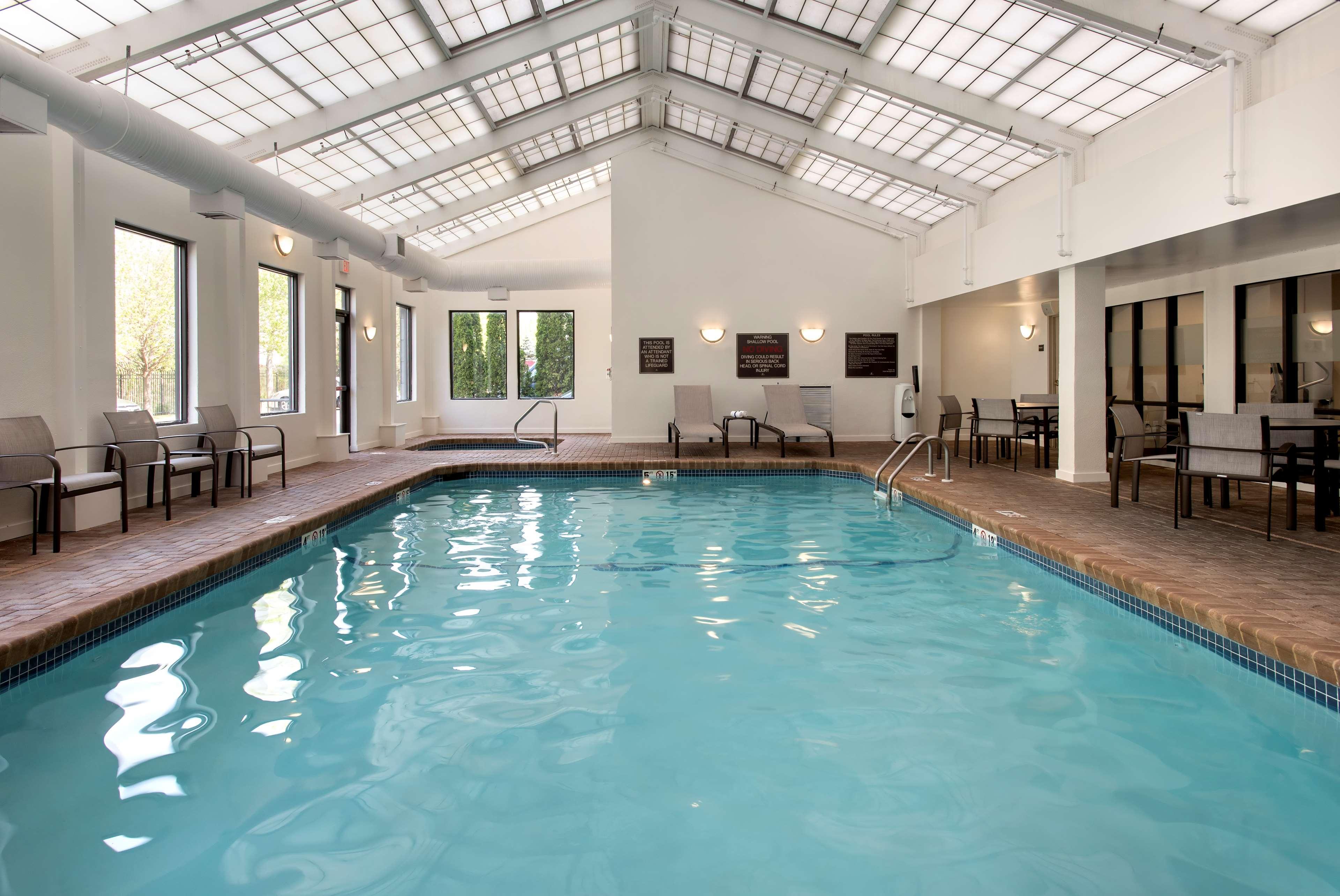 Hampton Inn Boston Logan Airport Ревере Екстер'єр фото