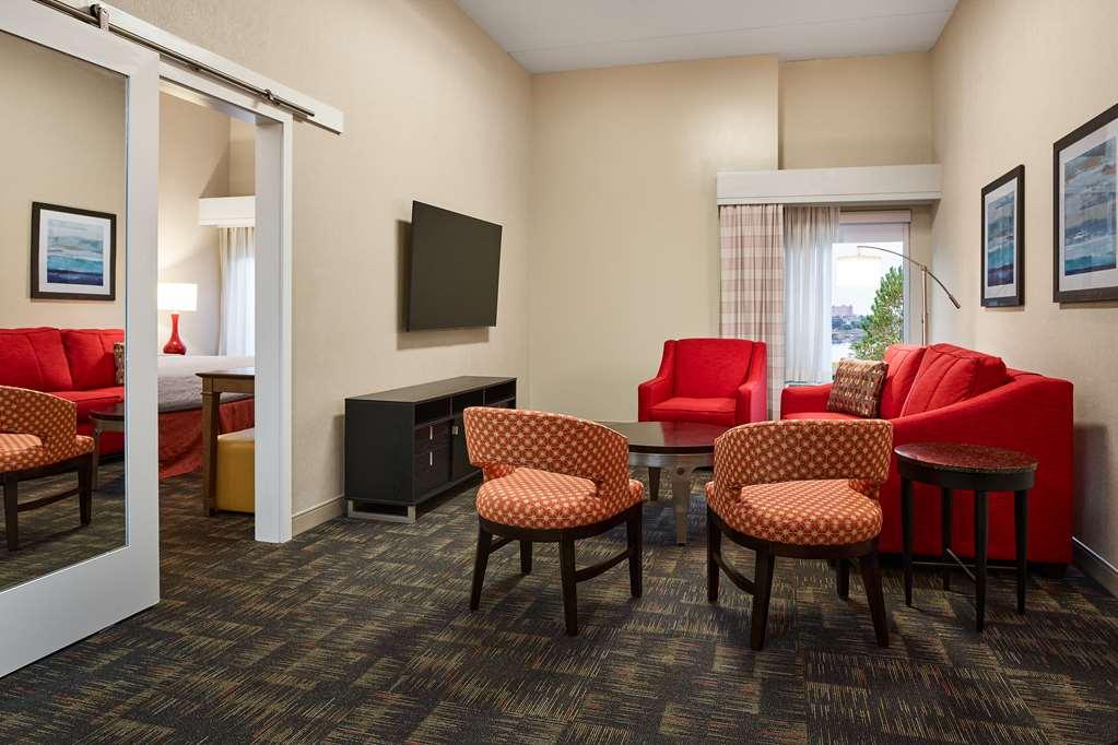 Hampton Inn Boston Logan Airport Ревере Номер фото