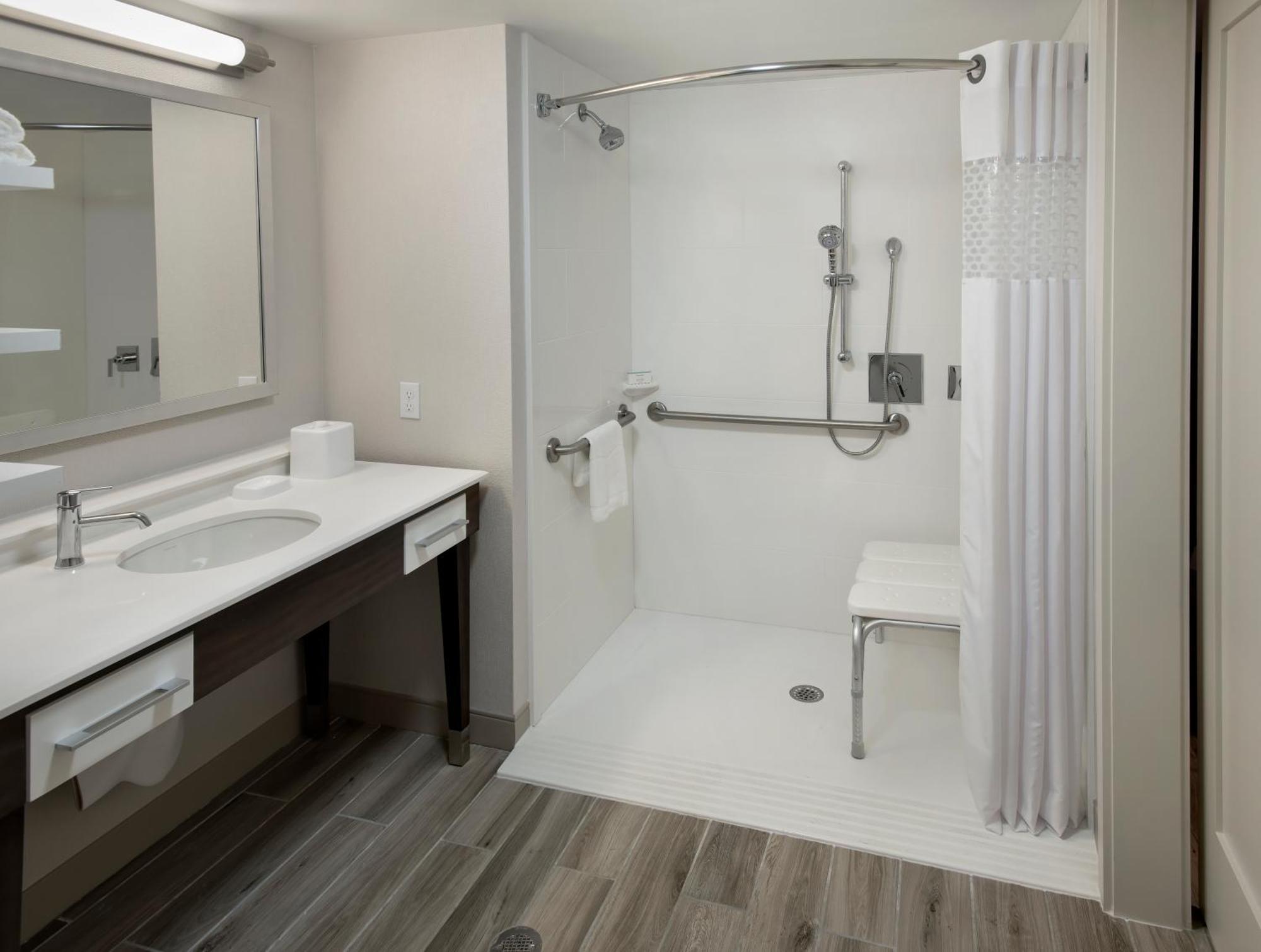Hampton Inn Boston Logan Airport Ревере Екстер'єр фото