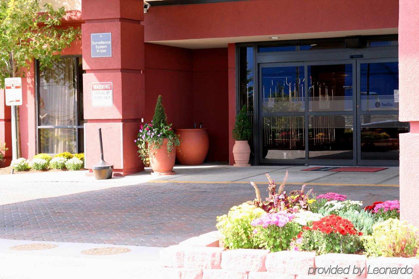 Hampton Inn Boston Logan Airport Ревере Екстер'єр фото