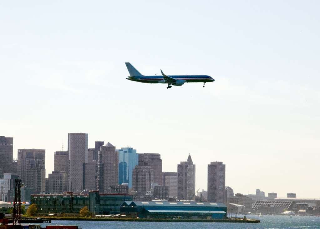 Hampton Inn Boston Logan Airport Ревере Екстер'єр фото