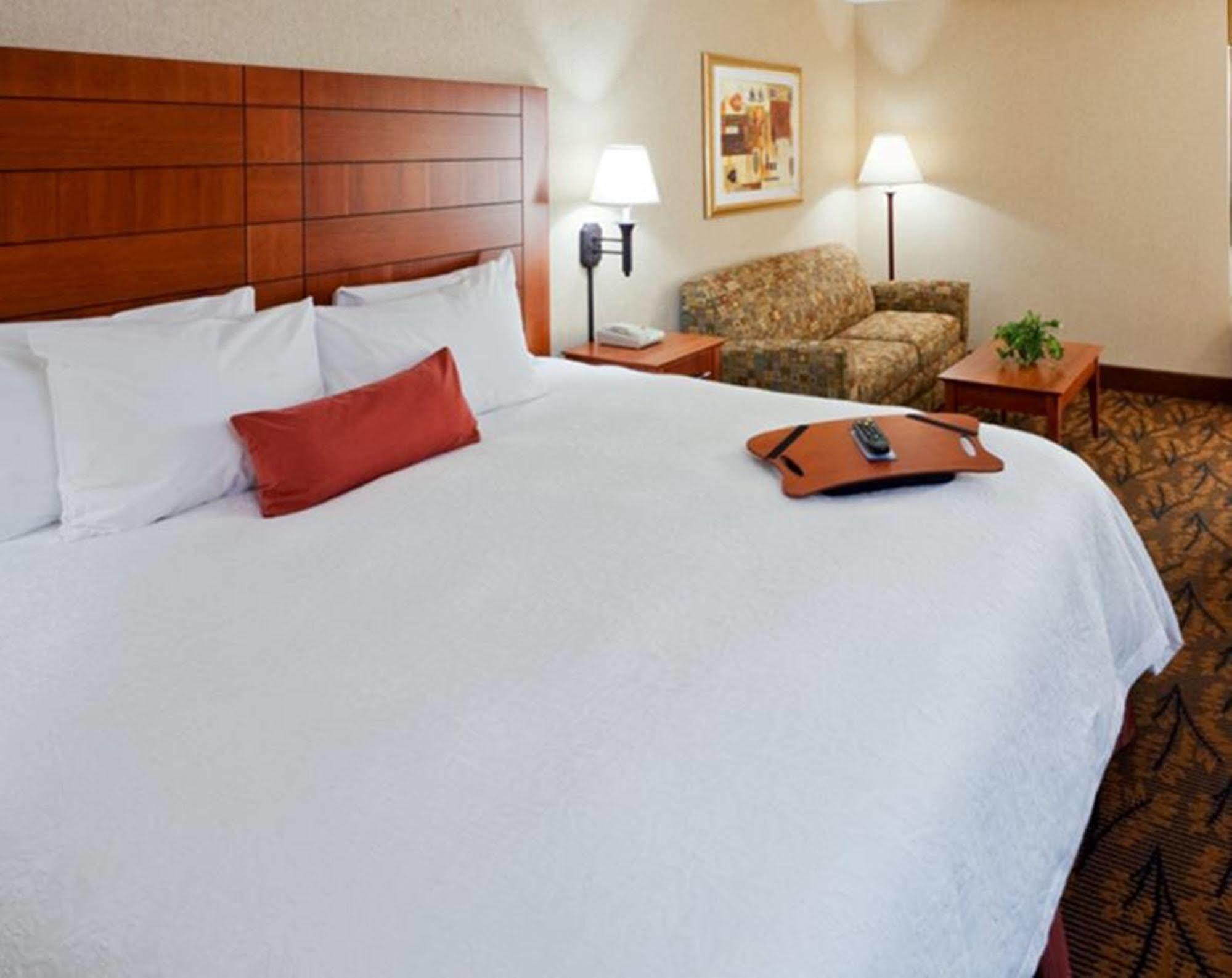 Hampton Inn Boston Logan Airport Ревере Екстер'єр фото