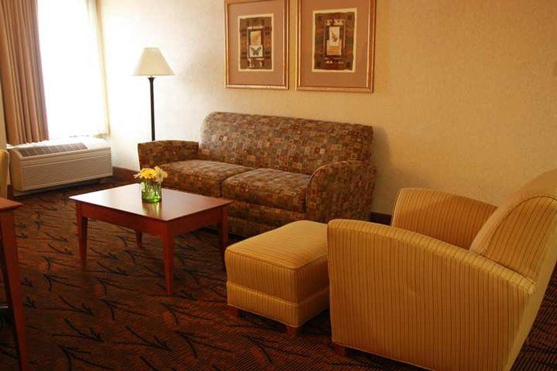 Hampton Inn Boston Logan Airport Ревере Екстер'єр фото