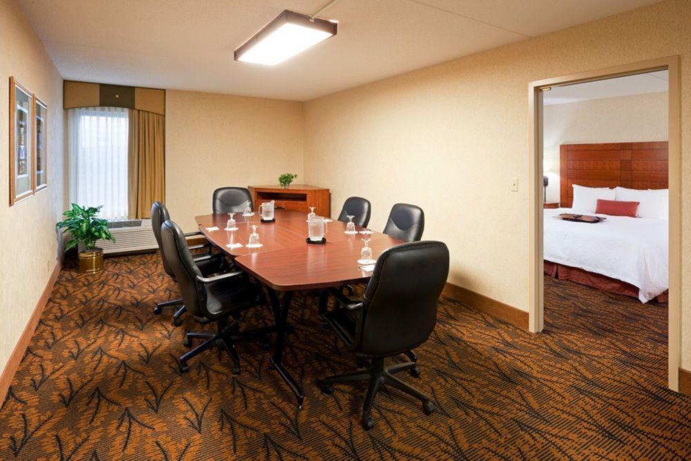 Hampton Inn Boston Logan Airport Ревере Екстер'єр фото