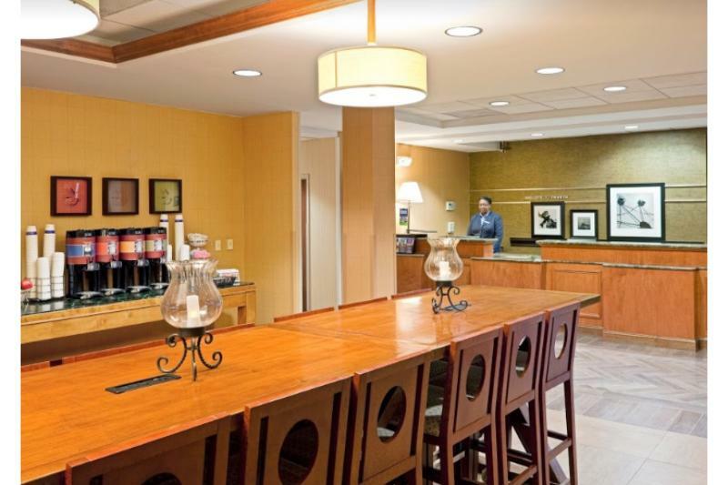 Hampton Inn Boston Logan Airport Ревере Екстер'єр фото