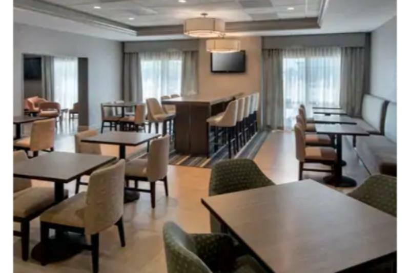 Hampton Inn Boston Logan Airport Ревере Екстер'єр фото