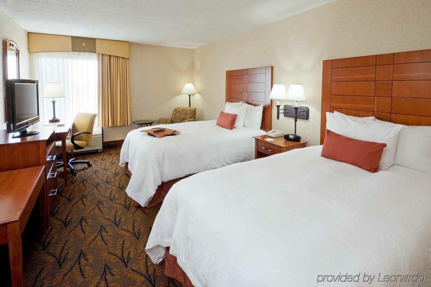 Hampton Inn Boston Logan Airport Ревере Екстер'єр фото